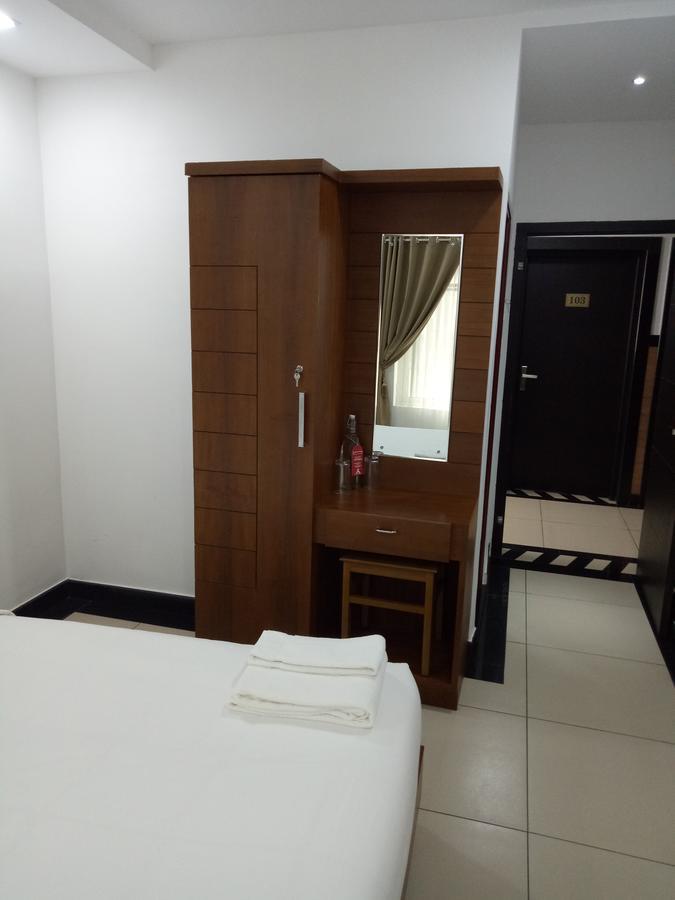Pgs Inn Kochi Exterior photo