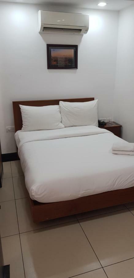 Pgs Inn Kochi Exterior photo